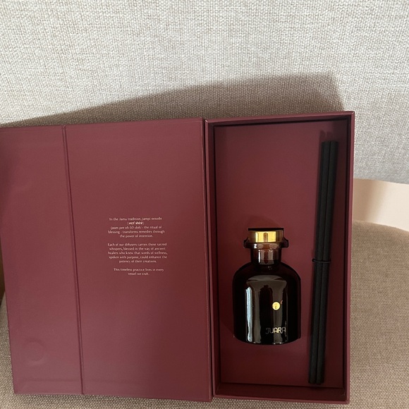 Candlenut Reed Diffuser - Elegant Red - Picture 3 of 5